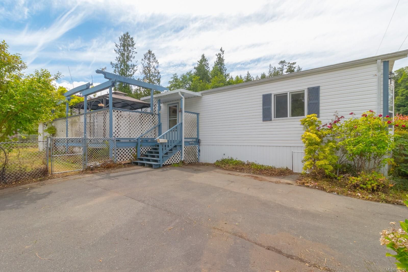 Main Photo: 410 2850 Stautw Rd in Central Saanich: CS Hawthorne Manufactured Home for sale : MLS®# 878706