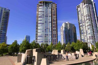Photo 2: 2201 583 BEACH Crescent in Vancouver: Yaletown Condo for sale in "Park West 2" (Vancouver West)  : MLS®# R2458419