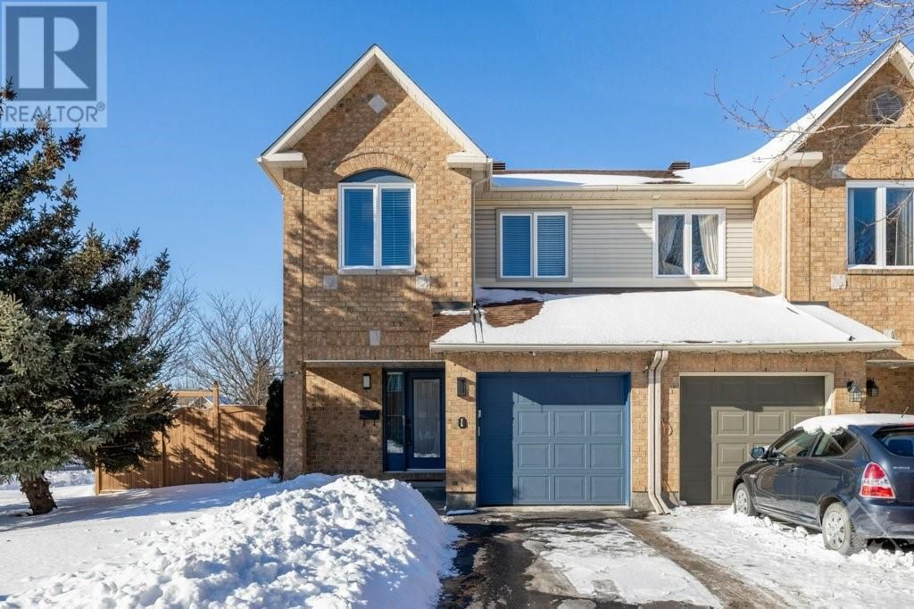 Main Photo: 1 DEERCHASE COURT in Ottawa: House for sale : MLS®# 1373907