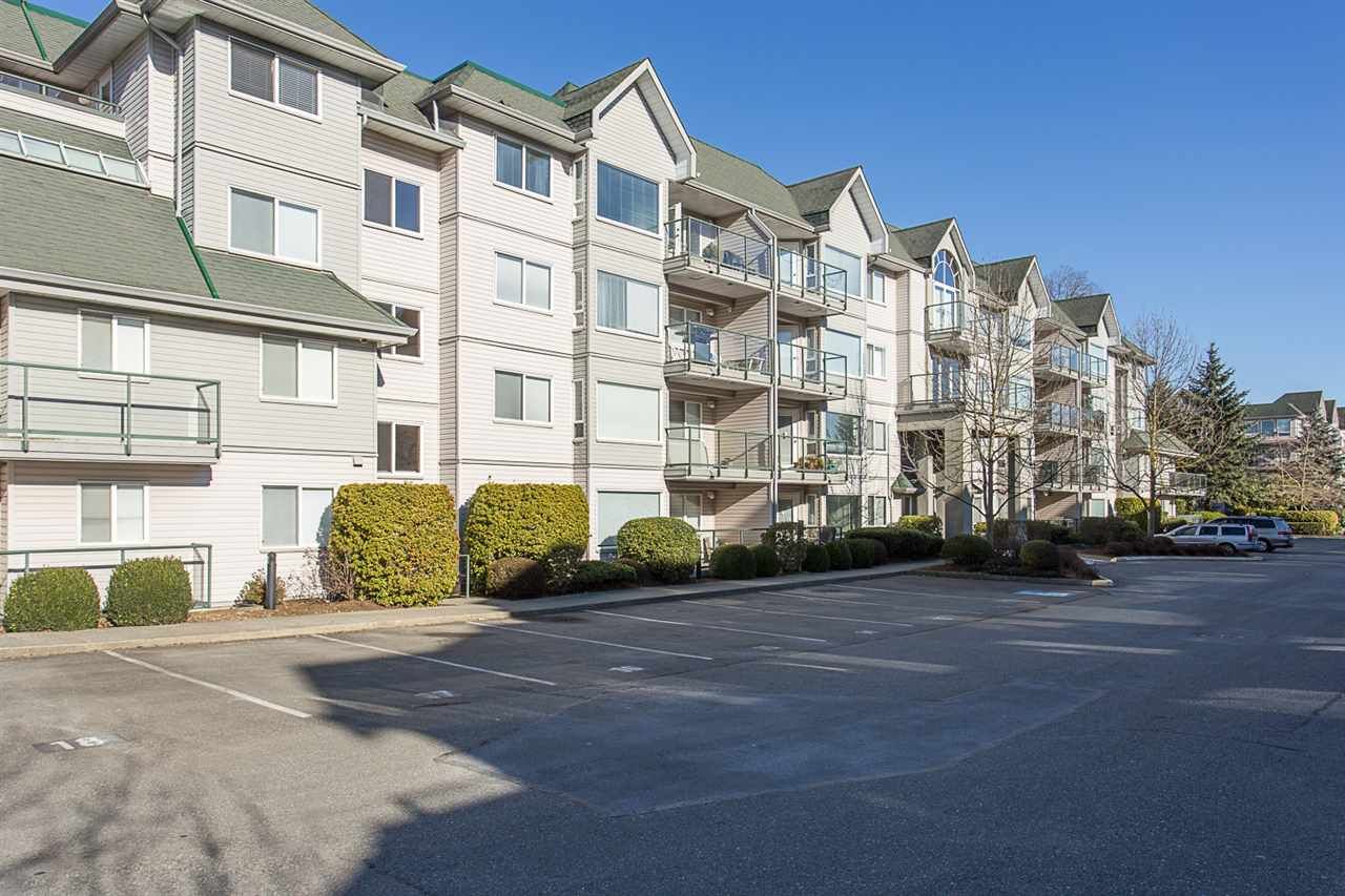 Main Photo: 402 33688 KING Road in Abbotsford: Poplar Condo for sale in "College Park" : MLS®# R2136584