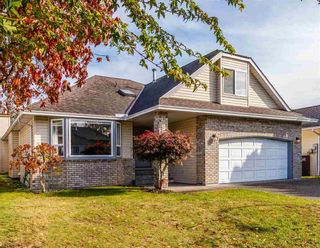 Photo 2: 12092 CHESTNUT Crescent in Pitt Meadows: Mid Meadows House for sale : MLS®# R2412110