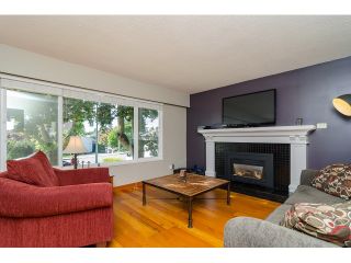 Photo 3: 15871 THRIFT Avenue: White Rock House for sale (South Surrey White Rock)  : MLS®# R2057585