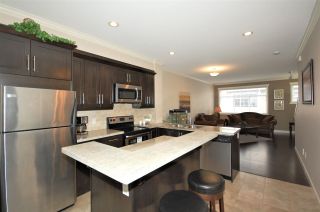 Photo 4: 69 16355 82 AVENUE in Surrey: Fleetwood Tynehead Townhouse for sale : MLS®# R2129490