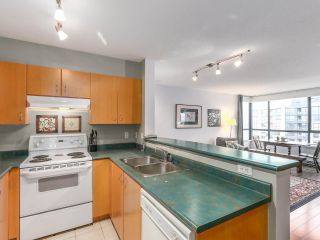 Photo 8: 1703 5288 MELBOURNE Street in Vancouver: Collingwood VE Condo for sale in "Emerald Park Place" (Vancouver East)  : MLS®# R2131932