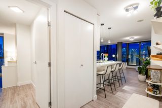Photo 2: 2807 909 MAINLAND Street in Vancouver: Yaletown Condo for sale in "Yaletown Park" (Vancouver West)  : MLS®# R2871369