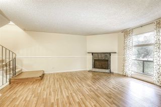 Photo 3: 10537 HOLLY PARK Lane in Surrey: Guildford Townhouse for sale in "Holly Park" (North Surrey)  : MLS®# R2438495