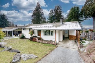 Photo 2: 5221 RADCLIFFE Road in Sechelt: Sechelt District House for sale in "Selma Park" (Sunshine Coast)  : MLS®# R2757291