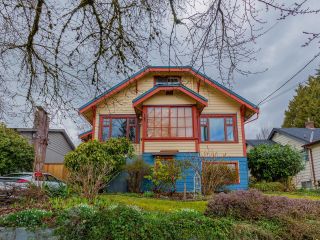 Photo 2: 517 GARFIELD Street in New Westminster: The Heights NW House for sale : MLS®# R2760547