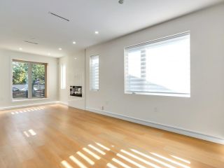 Photo 8: 7227 VICTORIA Drive in Vancouver: Fraserview VE 1/2 Duplex for sale in "FRASERVIEW" (Vancouver East)  : MLS®# R2764784