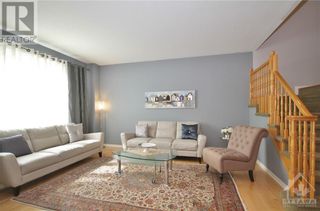Photo 3: 212 ANNAPOLIS CIRCLE in Ottawa: House for sale : MLS®# 1373749
