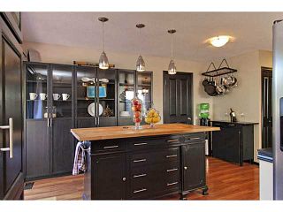 Photo 8: 907 WHITEHILL Way NE in Calgary: Whitehorn Residential Detached Single Family for sale : MLS®# C3634563
