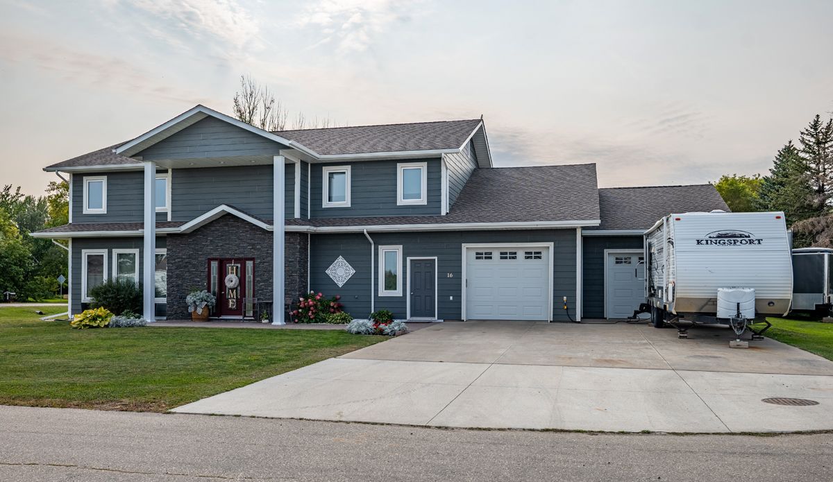 Main Photo: 16 Critchlow Bay in MacGregor: House for sale : MLS®# 202222780