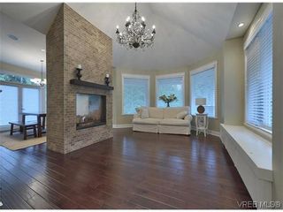Photo 3: 710 Red Cedar Crt in VICTORIA: Hi Western Highlands House for sale (Highlands)  : MLS®# 629674