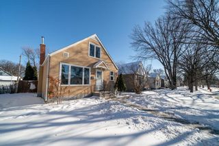 Photo 1: 432 CENTENNIAL Street in Winnipeg: River Heights North Residential for sale (1C)  : MLS®# 202102305