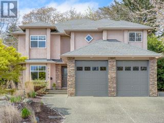 Photo 1: 4224 Oakview Pl in Saanich: House for sale : MLS®# 959779