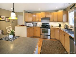 Photo 3: 742 Haliburton Rd in VICTORIA: SE Cordova Bay House for sale (Saanich East)  : MLS®# 723676