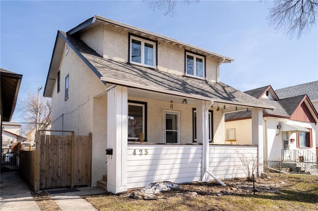 Main Photo: 425 Beverley Street in Winnipeg: West End Residential for sale (5A)  : MLS®# 202208932