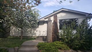 Photo 2: 4516 26 Street NW in Calgary: Charleswood Detached for sale : MLS®# A1201554