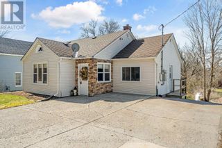 Photo 1: 36 BOND STREET E in Kawartha Lakes: House for sale : MLS®# X8228532