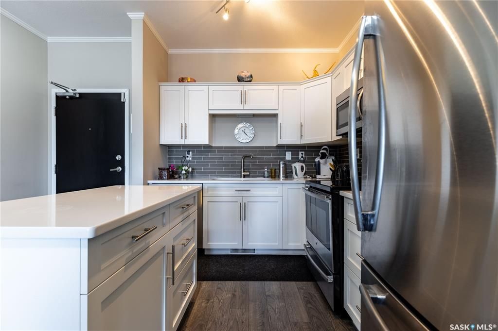 Main Photo: 215 545 Hassard Close in Saskatoon: Kensington Residential for sale : MLS®# SK900373