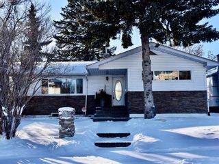 Photo 1: 1 Manor Road SW in Calgary: Meadowlark Park Detached for sale : MLS®# A1167949