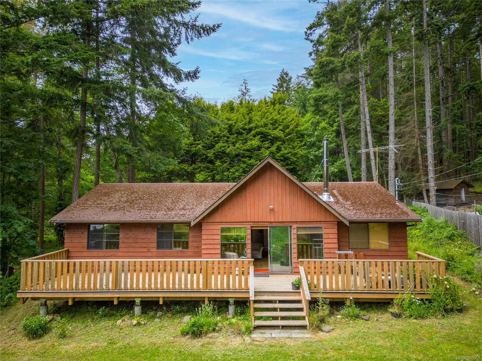 Main Photo: 2705 Doubloon Cres in Pender Island: GI Pender Island House for sale (Gulf Islands)  : MLS®# 906961
