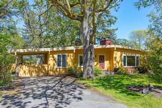 Photo 1: 3546 Redwood Ave in Oak Bay: OB Henderson Single Family Residence for sale : MLS®# 963036