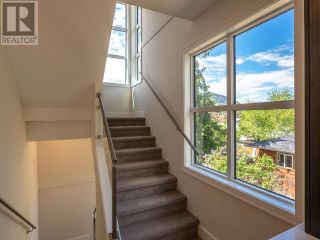 Photo 8: 383 TOWNLEY STREET in Penticton: House for sale : MLS®# 183468