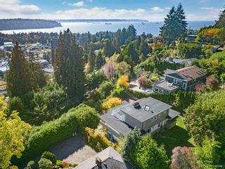 Photo 2: 875 ESQUIMALT Avenue in West Vancouver: Sentinel Hill House for sale : MLS®# R2822577