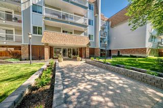 Main Photo: 205 540 18 Avenue SW in Calgary: Cliff Bungalow Apartment for sale : MLS®# A2137538