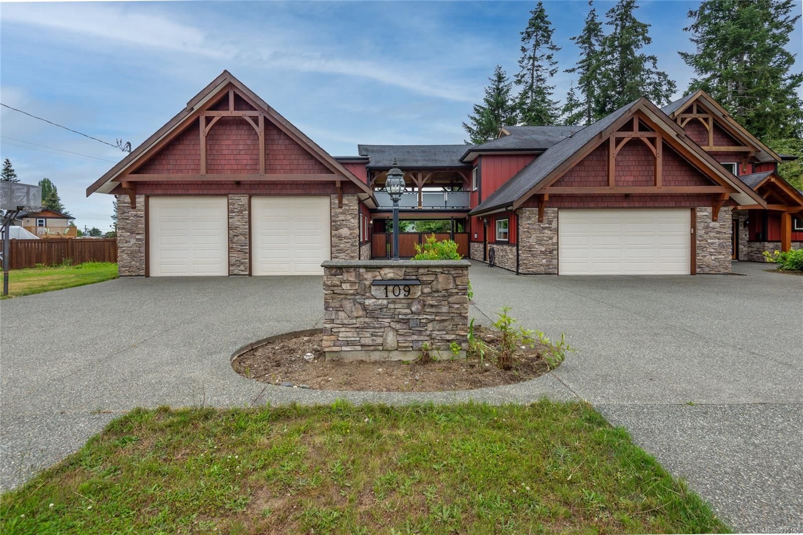 Main Photo: 109 Fairwinds Rd in Campbell River: CR Campbell River South House for sale : MLS®# 935165