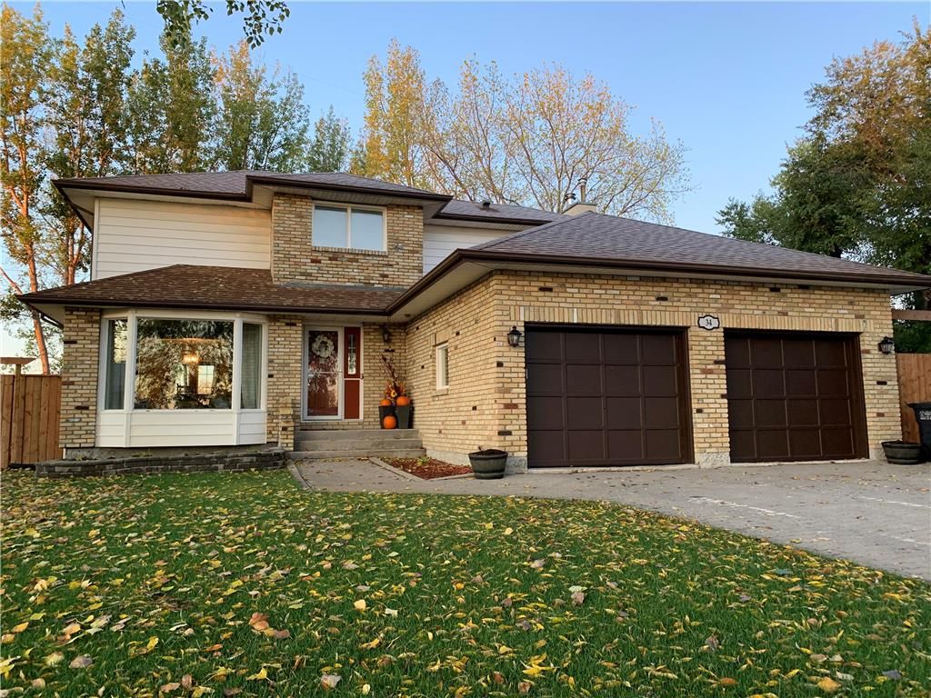 Main Photo: 34 DACOMBE Place in West St Paul: Lister Rapids Residential for sale (R15)  : MLS®# 202125196