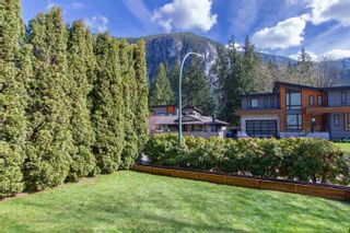 Photo 2: 40036 PLATEAU Drive in Squamish: Plateau House for sale in "Plateau" : MLS®# R2676689