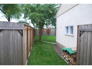 Photo 2: 22 RED ROBIN Place in WINNIPEG: St James Residential for sale (West Winnipeg)  : MLS®# 1016324