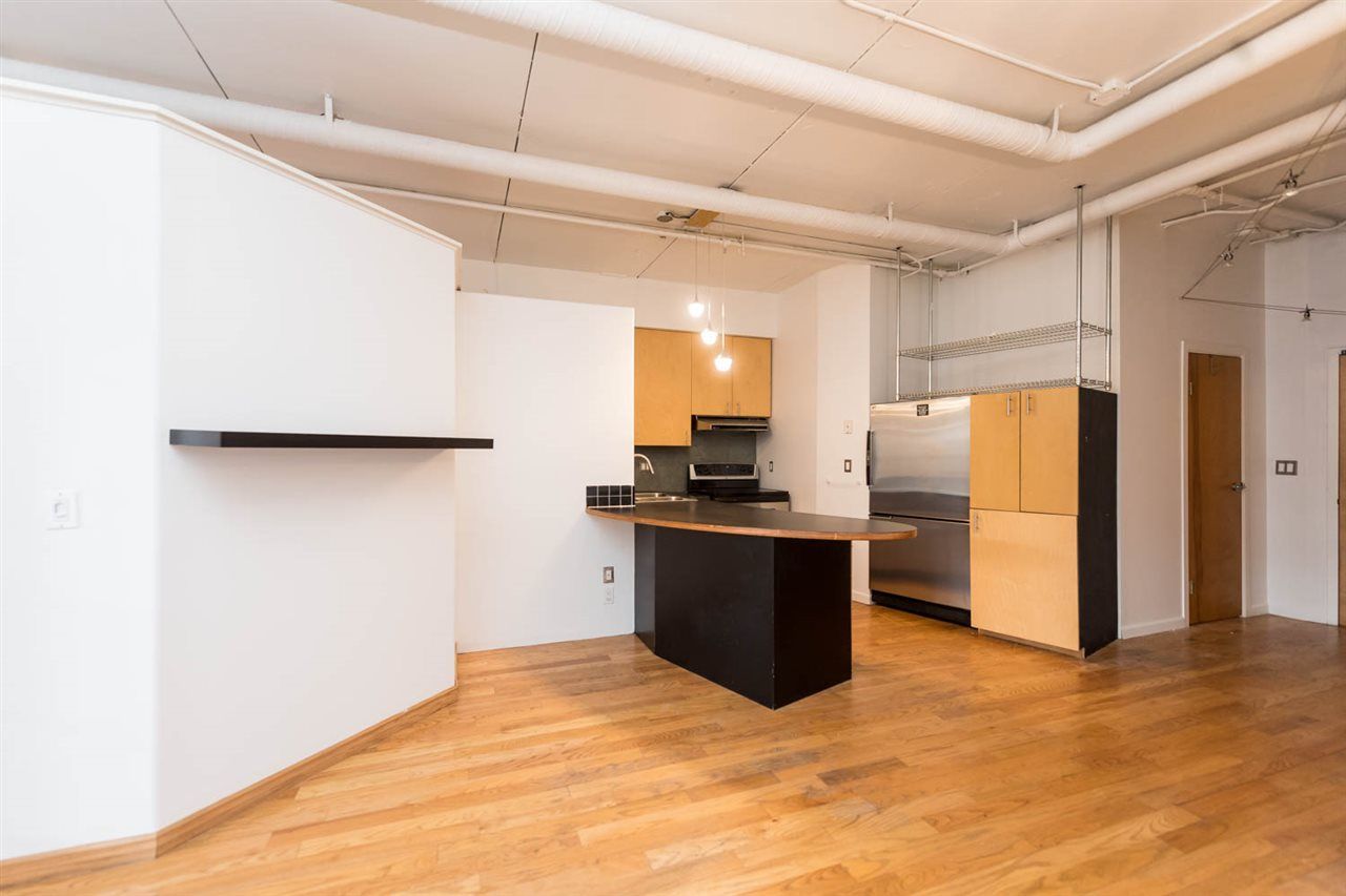 Photo 3: Photos: 303 28 POWELL Street in Vancouver: Downtown VE Condo for sale in "POWELL LANE" (Vancouver East)  : MLS®# R2162438