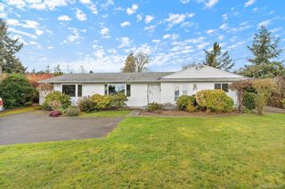 Photo 1: 8656 Bourne Terr in North Saanich: NS Bazan Bay House for sale : MLS®# 838053