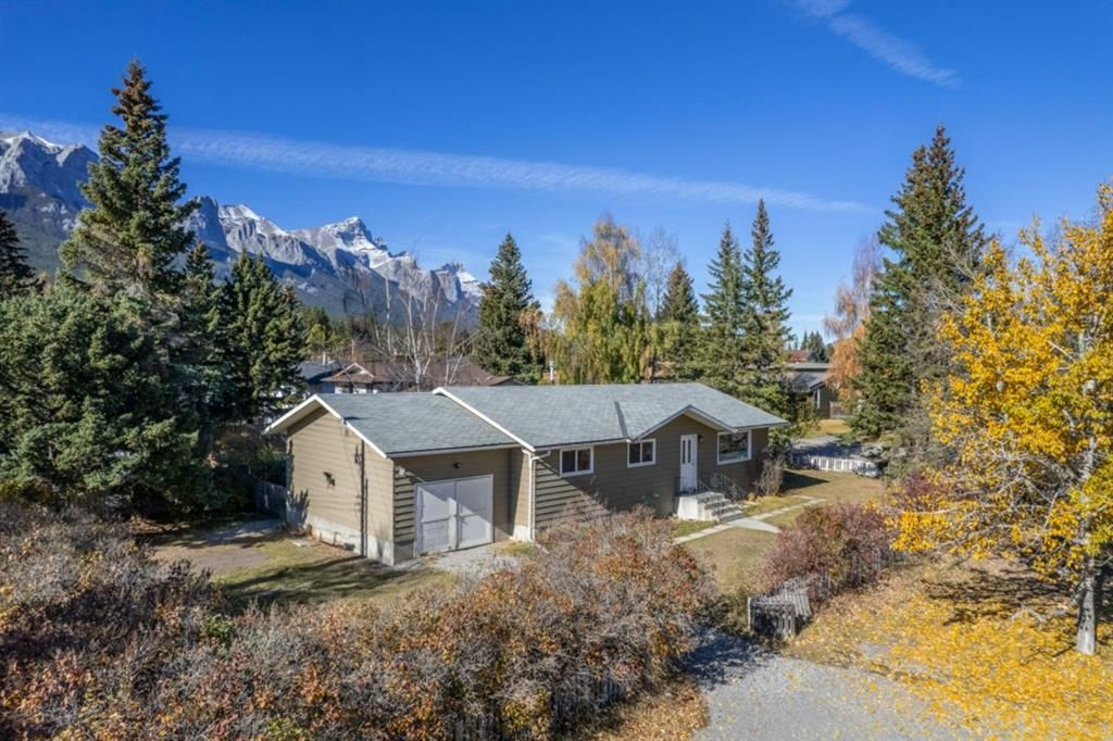 Main Photo: 33 Mt Peechee Place: Canmore Detached for sale : MLS®# A1156199
