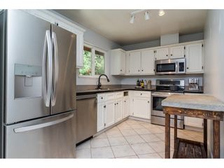 Photo 3: 2742 SANDON Drive in Abbotsford: Abbotsford East 1/2 Duplex for sale in "McMillan" : MLS®# R2285213