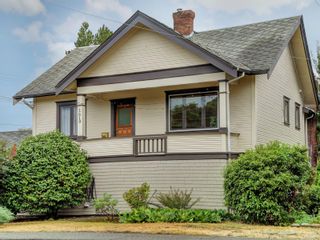 Photo 2: 1619 Denman St in Victoria: Vi Fernwood House for sale : MLS®# 942176