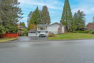 Photo 3: 602 VICTOR Street in Coquitlam: Coquitlam West House for sale : MLS®# R2745458