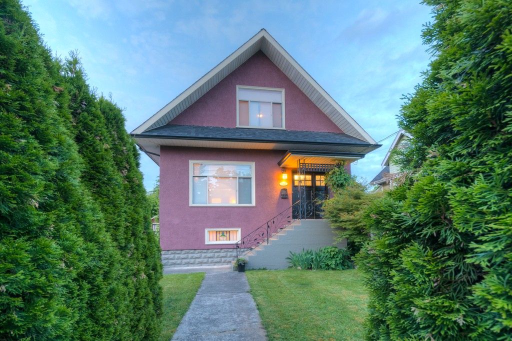 Main Photo: 731 FIFTH Street in New Westminster: GlenBrooke North House for sale in "GLENBROOKE NORTH" : MLS®# R2073682