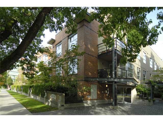 Main Photo: 412 2181 W 12TH Avenue in Vancouver: Kitsilano Condo for sale in "CARLINGS" (Vancouver West)  : MLS®# V966699