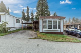Photo 2: 17 21163 LOUGHEED Highway in Maple Ridge: Southwest Maple Ridge Manufactured Home for sale in "Val Maria Manufactured Home Park" : MLS®# R2824013
