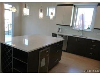 Photo 3: 119 St. Lawrence St in VICTORIA: Vi James Bay Half Duplex for sale (Victoria)  : MLS®# 659079