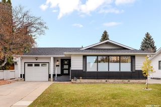 Photo 1: 92 St Lawrence Crescent in Saskatoon: River Heights SA Residential for sale : MLS®# SK948569