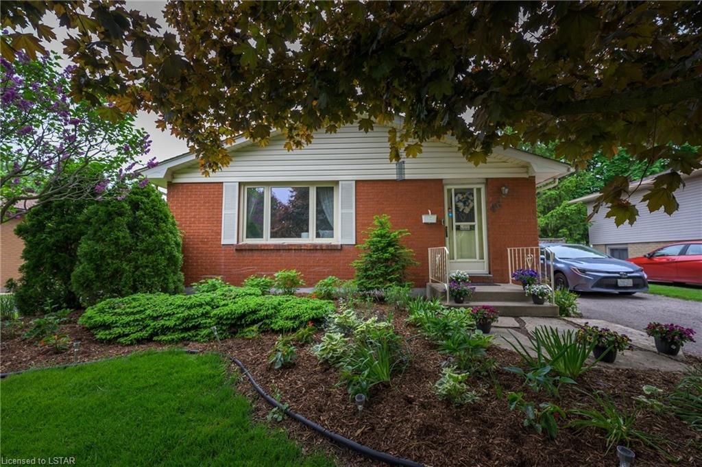 Main Photo: 46 Sandalwood Crescent in London: North F Single Family Residence for sale (North)  : MLS®# 40263297