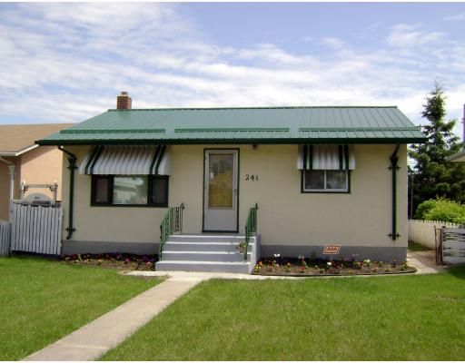 Main Photo: 241 GATEWAY Road in WINNIPEG: East Kildonan Residential for sale (North East Winnipeg)  : MLS®# 2912436