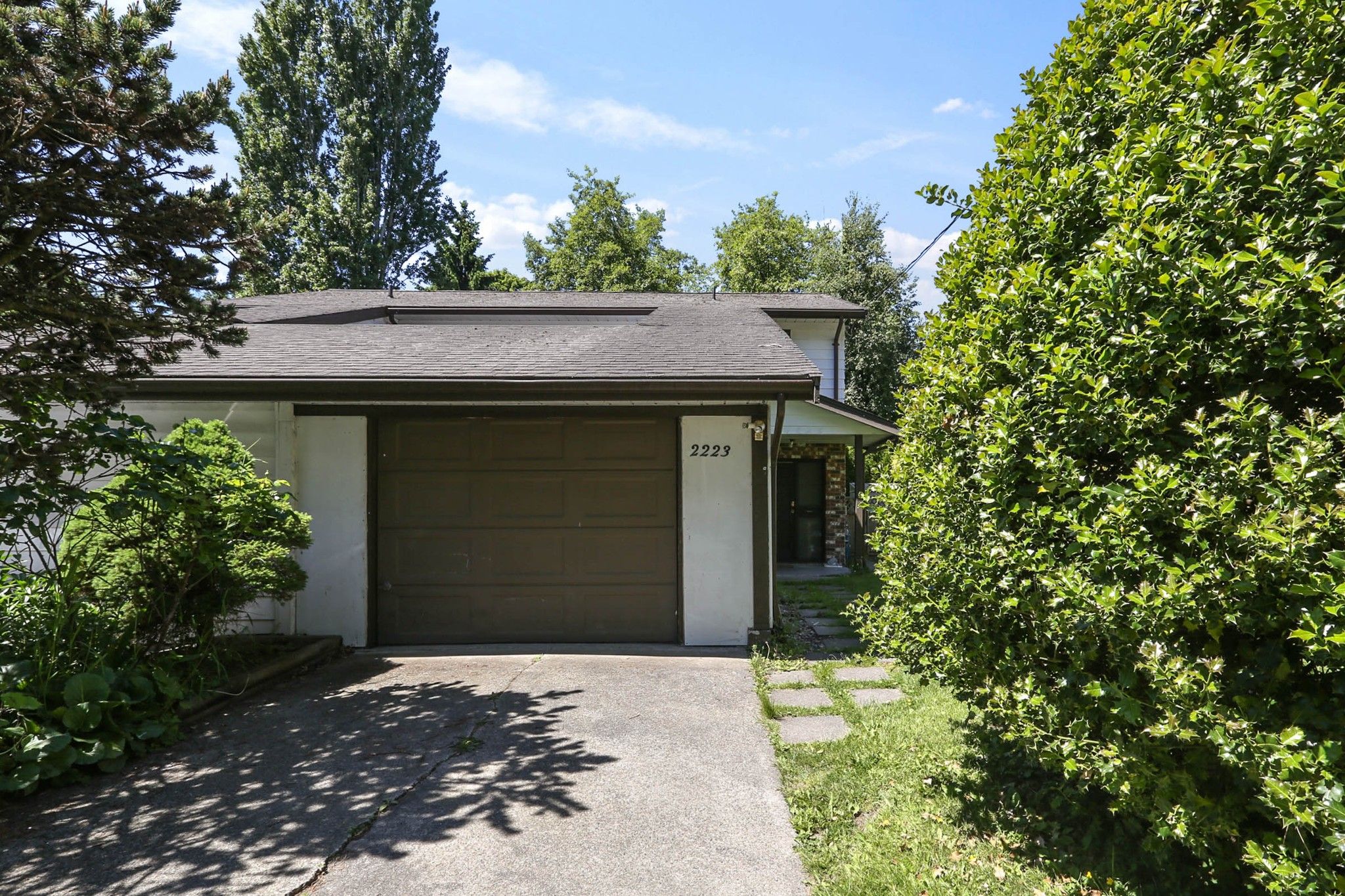 Main Photo: Map location: 2223 153 Street in Surrey: King George Corridor 1/2 Duplex for sale (South Surrey White Rock)  : MLS®# R2586651