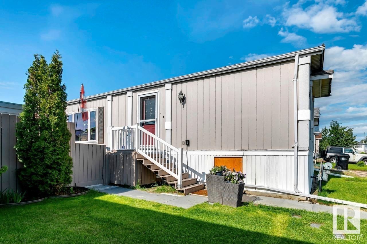 Main Photo: 111 SPRINGFIELD Crescent: Spruce Grove Manufactured Home for sale : MLS®# E4299603