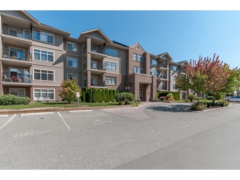 Main Photo: 212 45769 STEVENSON Road in Sardis: Sardis East Vedder Rd Condo for sale in "PARK PLACE I" : MLS®# R2342316